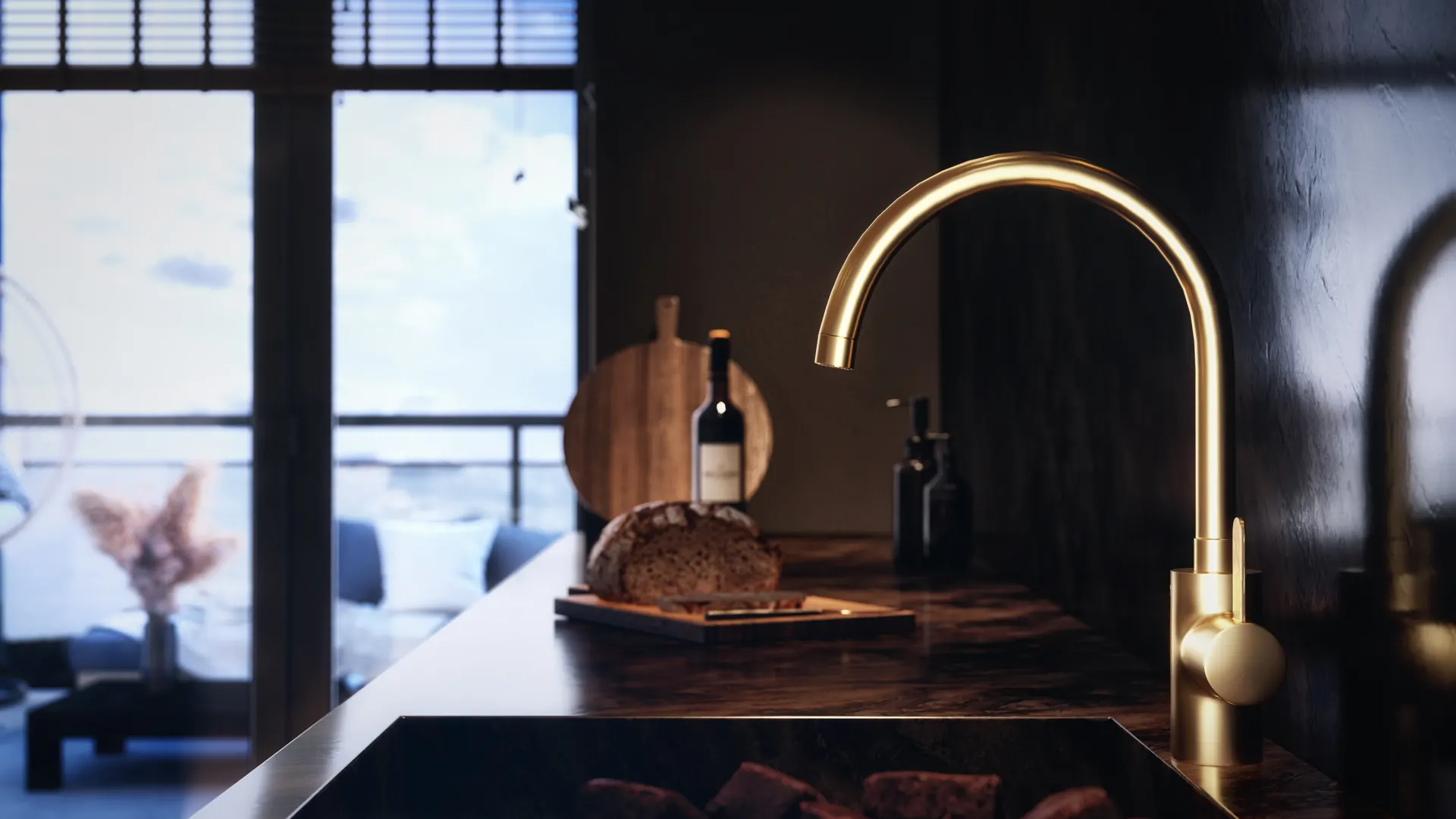 Productvisualisatie van een messing keukenkraan boven een donker werkblad, met brood, een fles wijn en een houten snijplank. Gemaakt in 3ds Max en gerenderd met V-Ray.