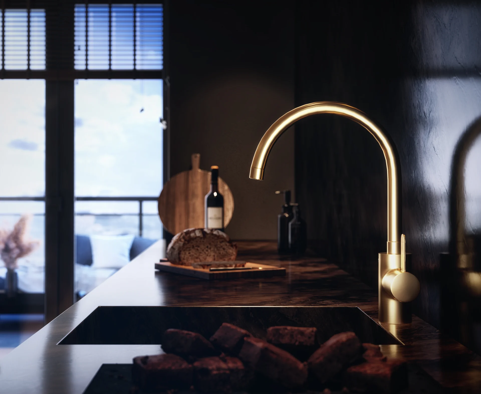 Productvisualisatie van een messing keukenkraan boven een donker werkblad, met brood, een fles wijn en een houten snijplank. Gemaakt in 3ds Max en gerenderd met V-Ray.